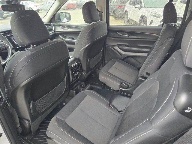 Used 2023 Jeep Grand Cherokee L Laredo image 30