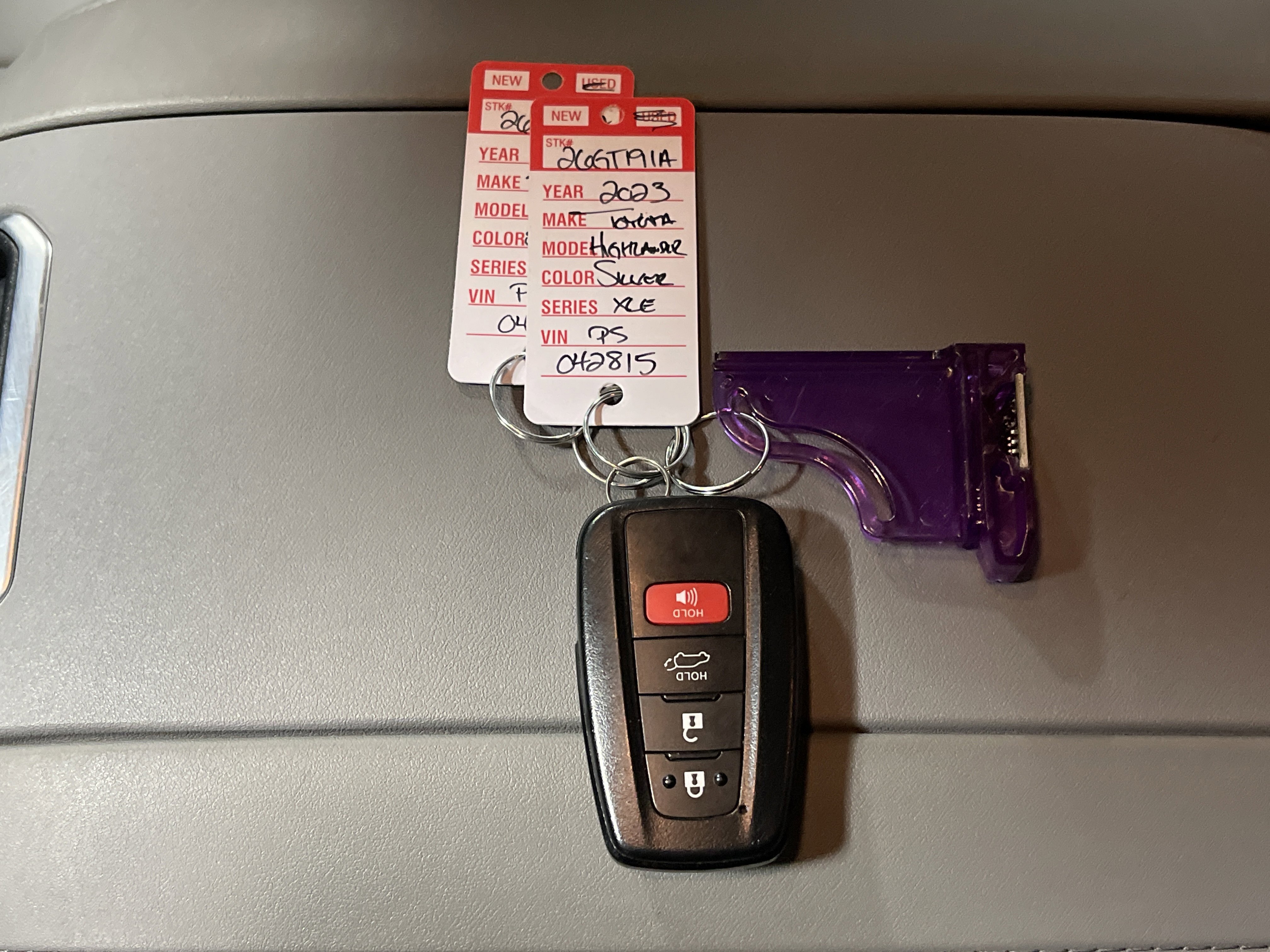 Used 2023 Toyota Highlander XLE image 26