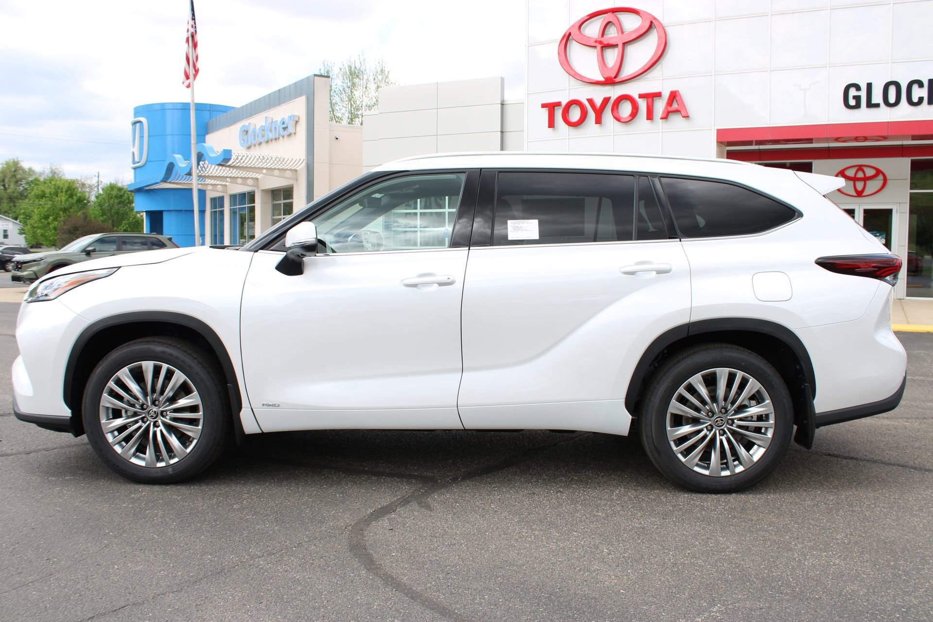 New 2026 Toyota Highlander Platinum AWD/4WD image 14