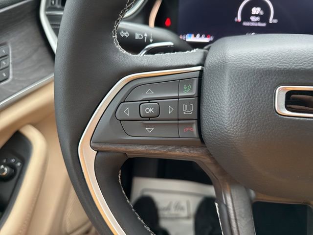 New 2025 Jeep Grand Cherokee Limited w/ Luxury Tech Group II AWD/4WD image 36
