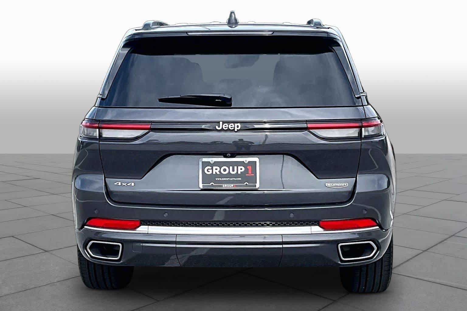 Used 2025 Jeep Grand Cherokee Summit AWD/4WD image 5