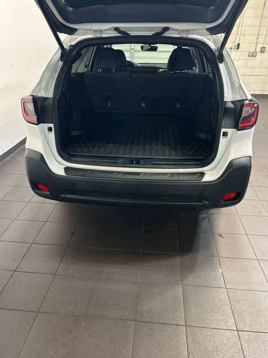 Used 2025 Subaru Outback Onyx Edition AWD/4WD image 11
