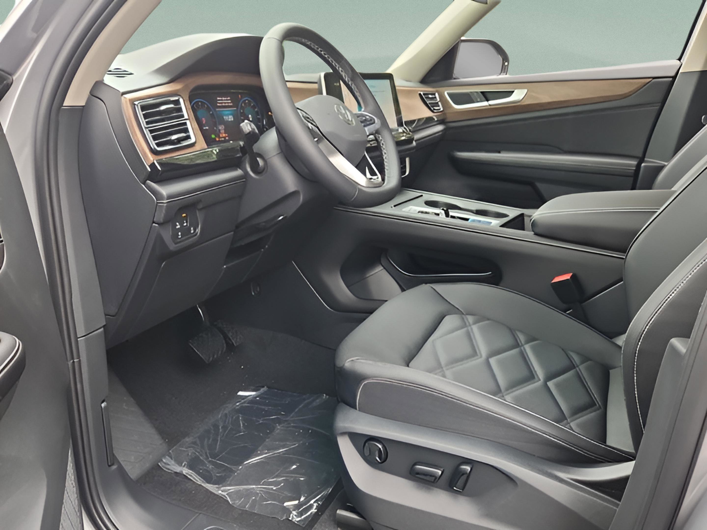 New 2026 Volkswagen Atlas SE image 13