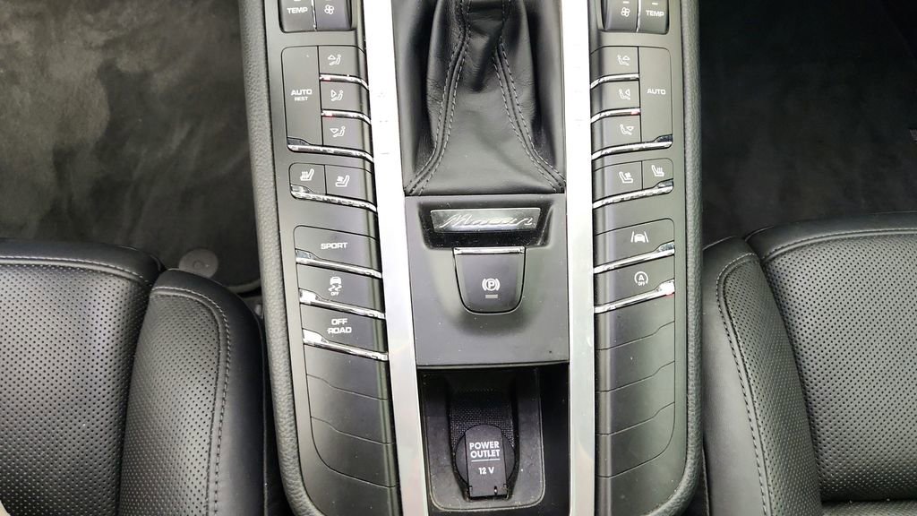Used 2020 Porsche Macan S AWD/4WD image 34