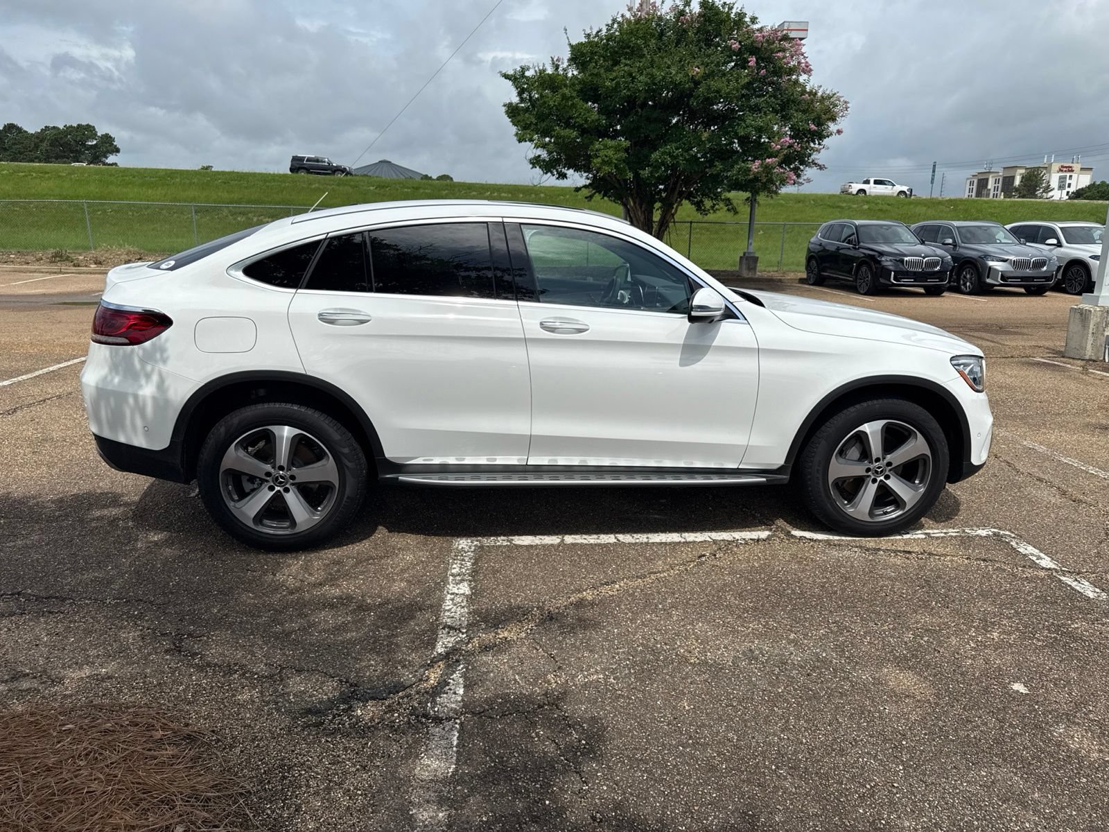 Used 2023 Mercedes-Benz GLC 300 4MATIC Coupe image 4