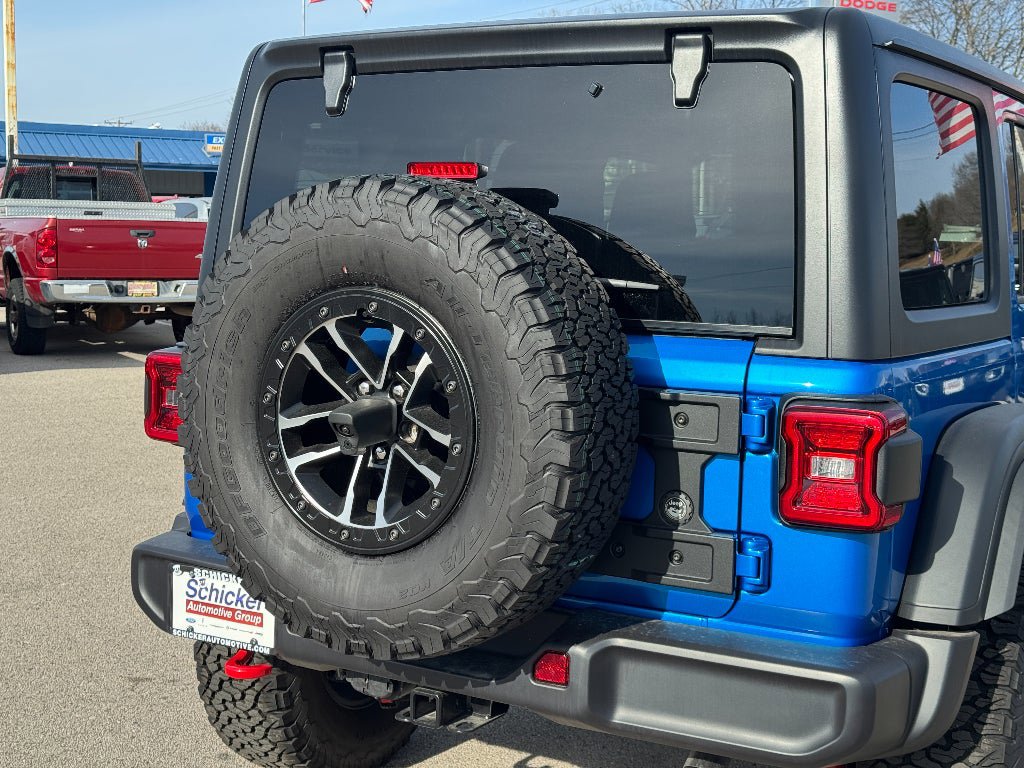 Used 2025 Jeep Wrangler Unlimited Rubicon w/ XTREMEE 35" Tire Package AWD/4WD image 4