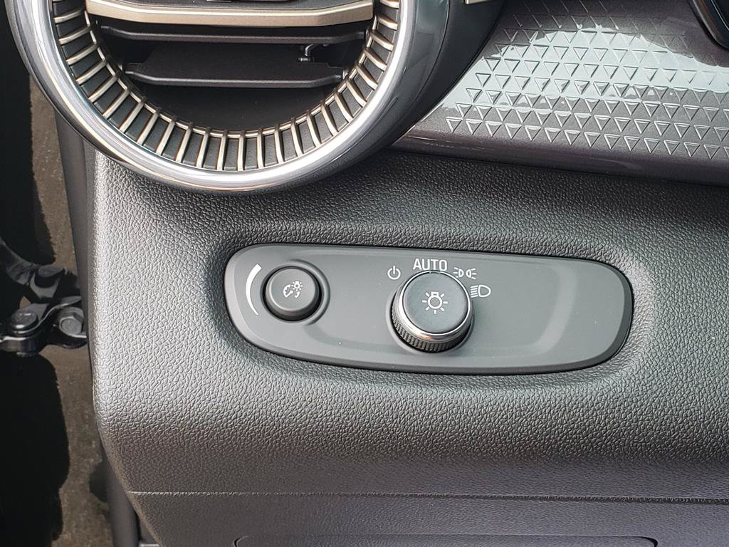 New 2026 Chevrolet Trax ACTIV w/ Sunroof Package FWD image 28