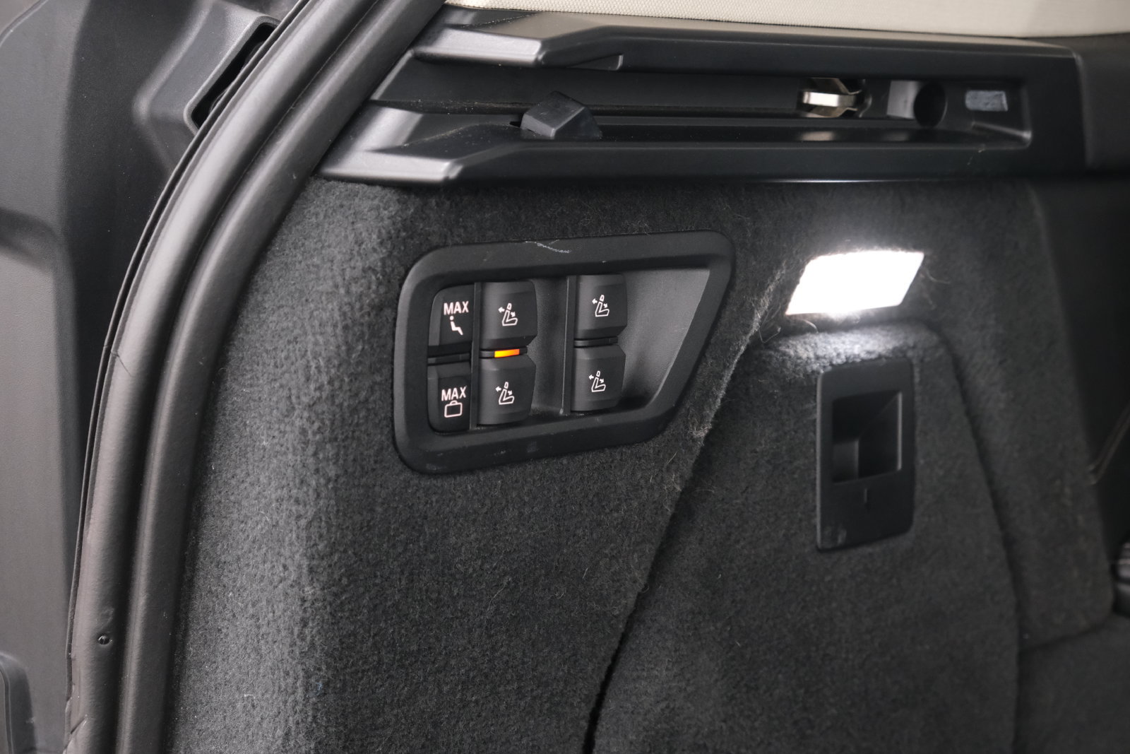 Used 2023 BMW X7 xDrive40i w/ Premium Package AWD/4WD image 40