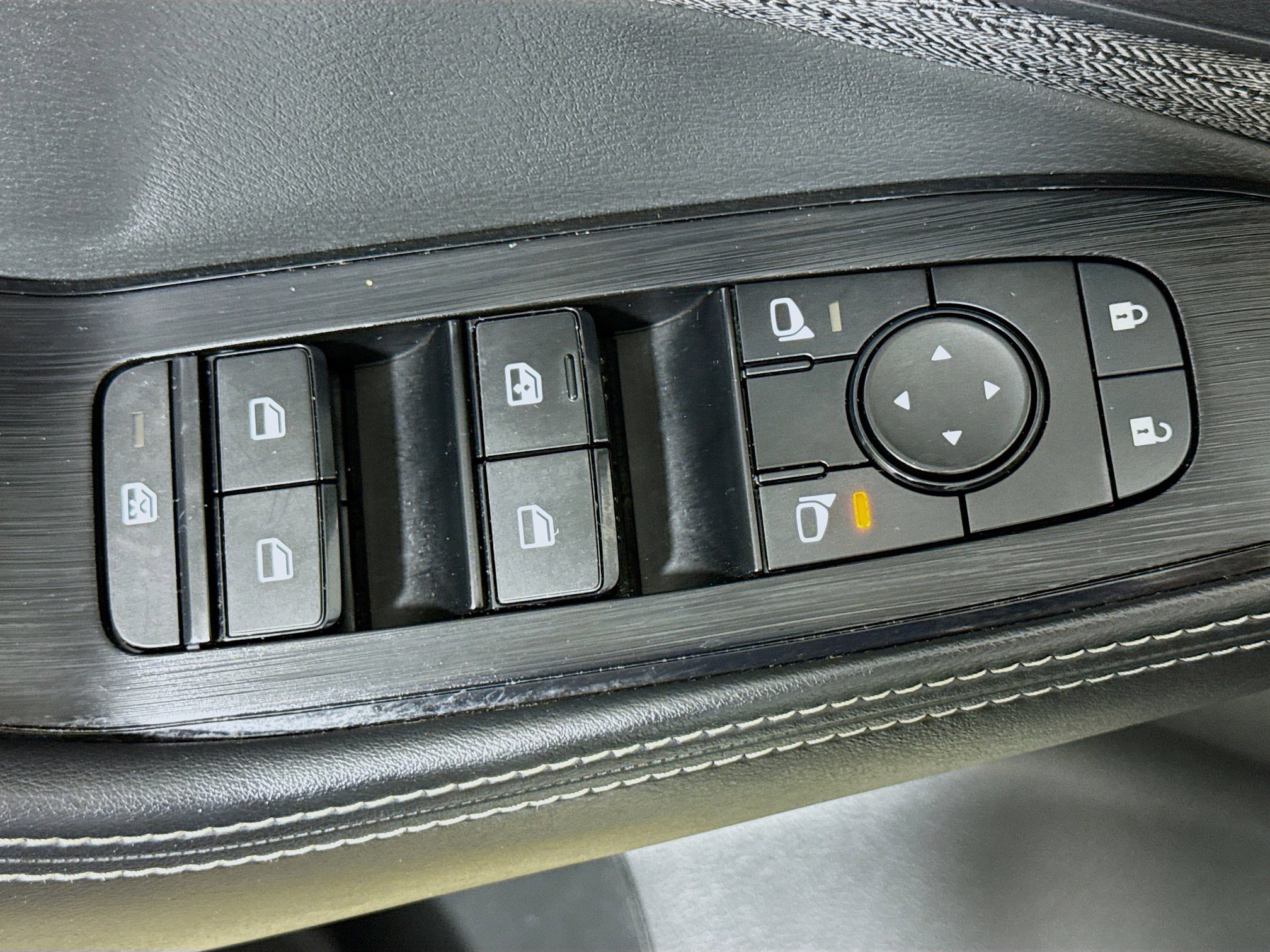 Used 2023 Nissan Rogue SV image 24