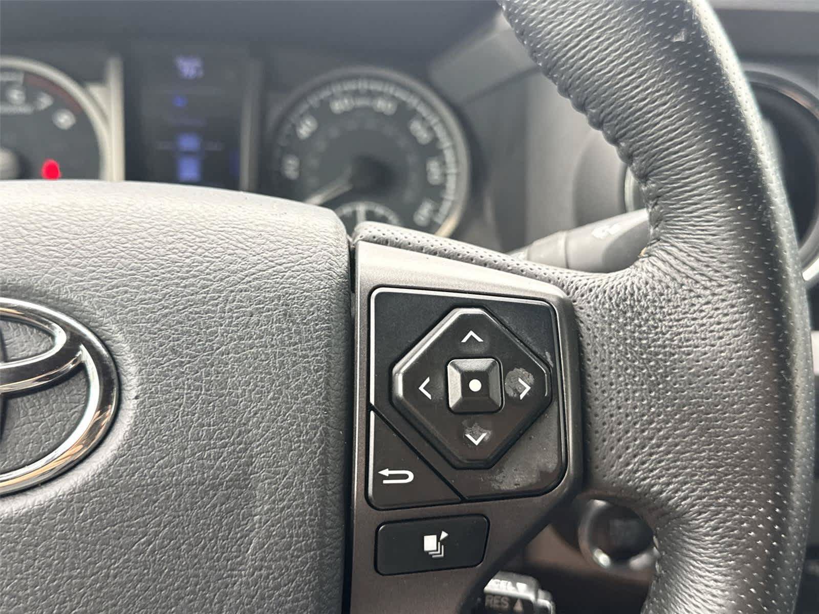 Used 2020 Toyota Tacoma TRD Off-Road AWD/4WD image 19