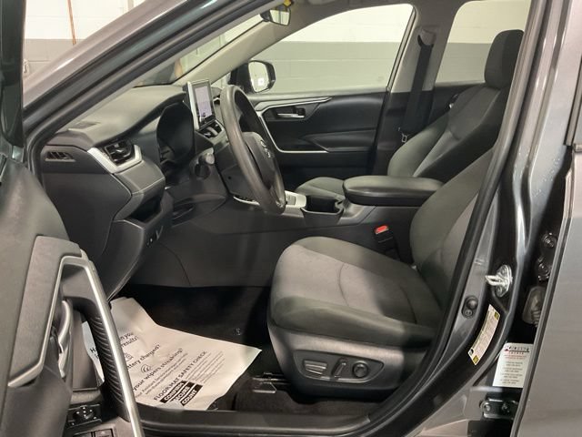 Used 2025 Toyota RAV4 XLE AWD/4WD image 8