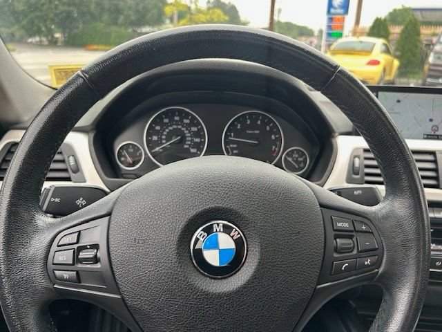 Used 2018 BMW 320i xDrive Sedan AWD/4WD image 31