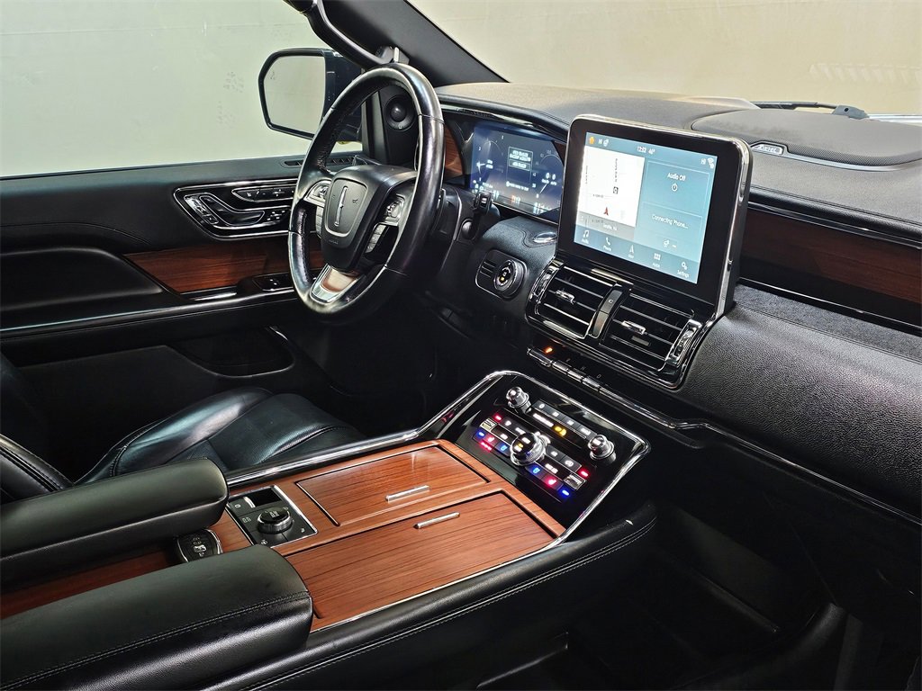 Used 2019 Lincoln Navigator Reserve image 10