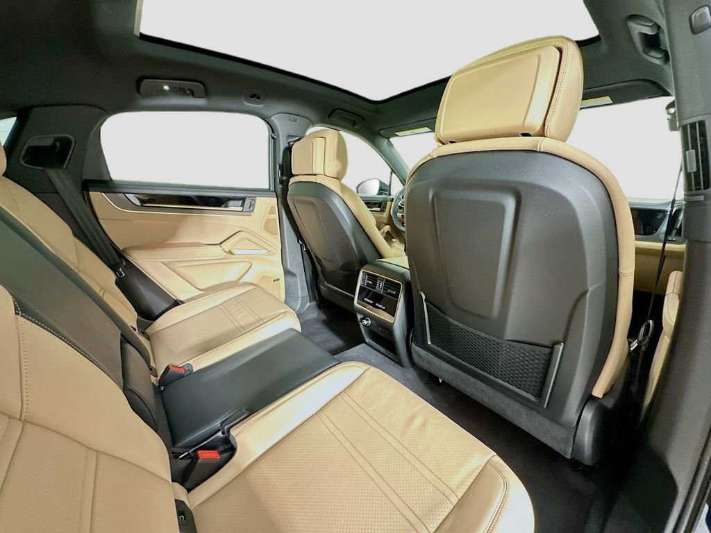 Used 2026 Porsche Cayenne image 30