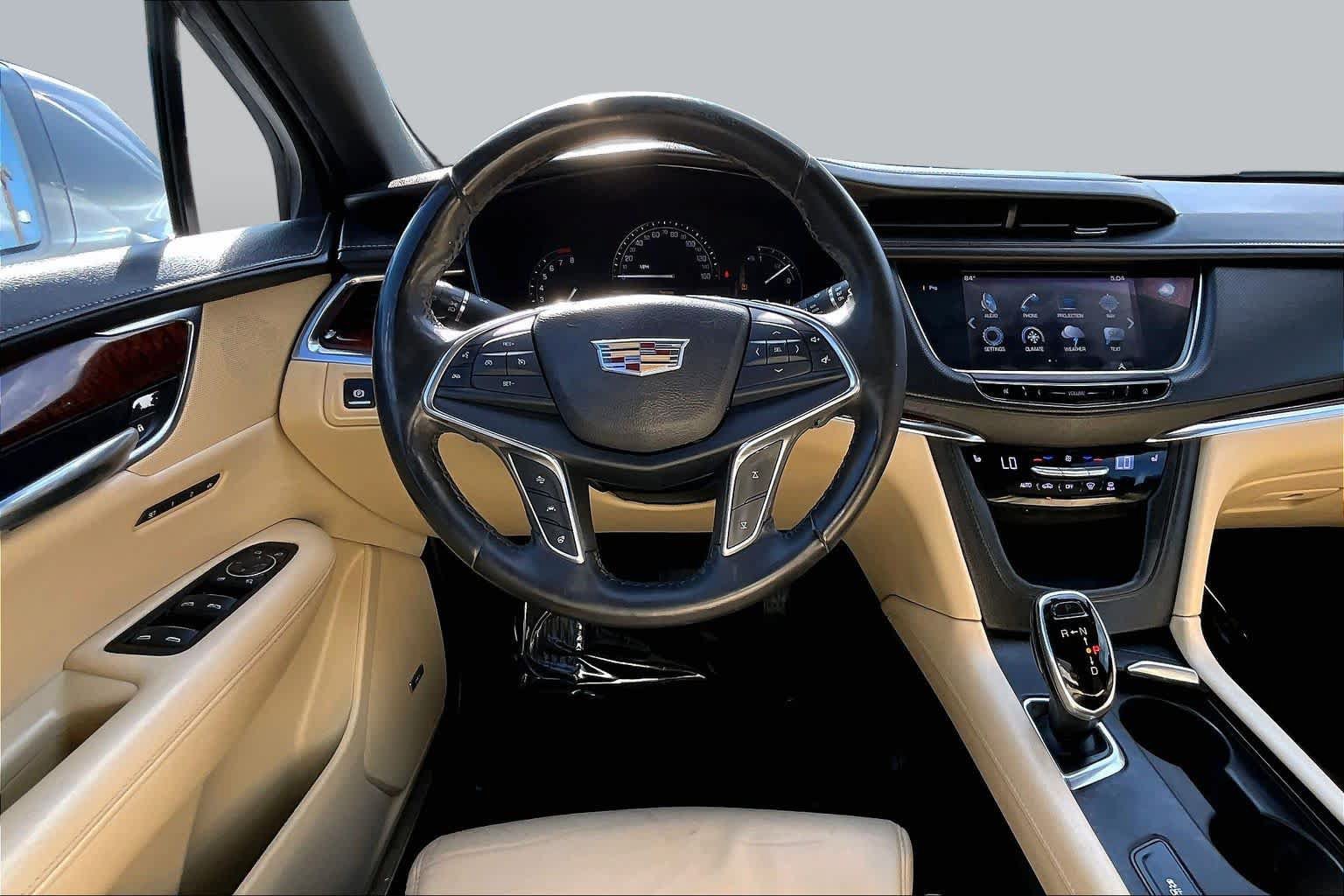 Used 2017 Cadillac XT5 Luxury w/ Driver Awareness Package FWD image 5