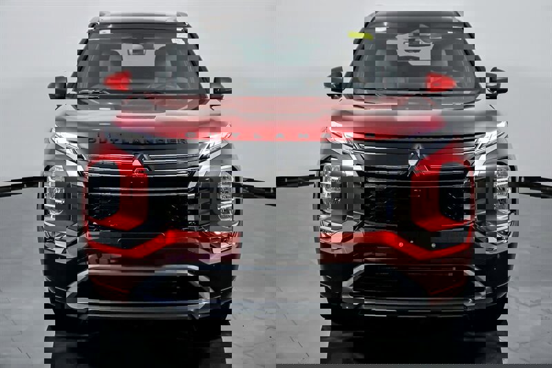 New 2025 Mitsubishi Outlander SEL image 4