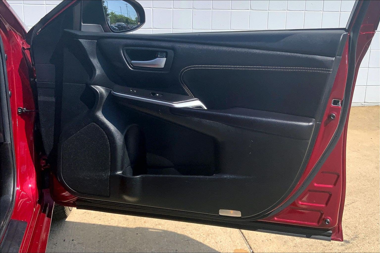 Used 2017 Toyota Camry XLE w/ Moonroof Package FWD image 29