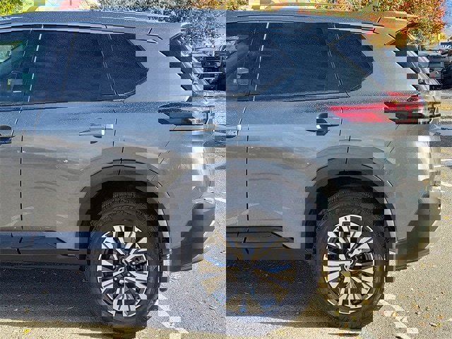 Used 2021 Nissan Rogue SV image 6