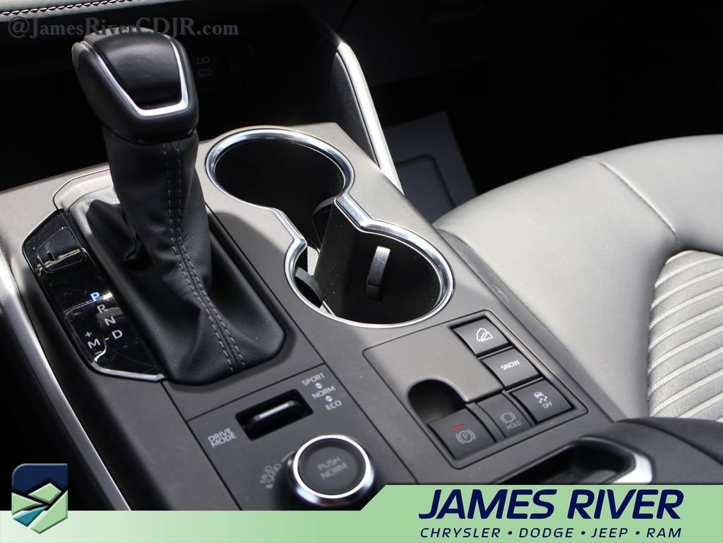 Used 2025 Toyota Highlander XSE AWD/4WD image 40