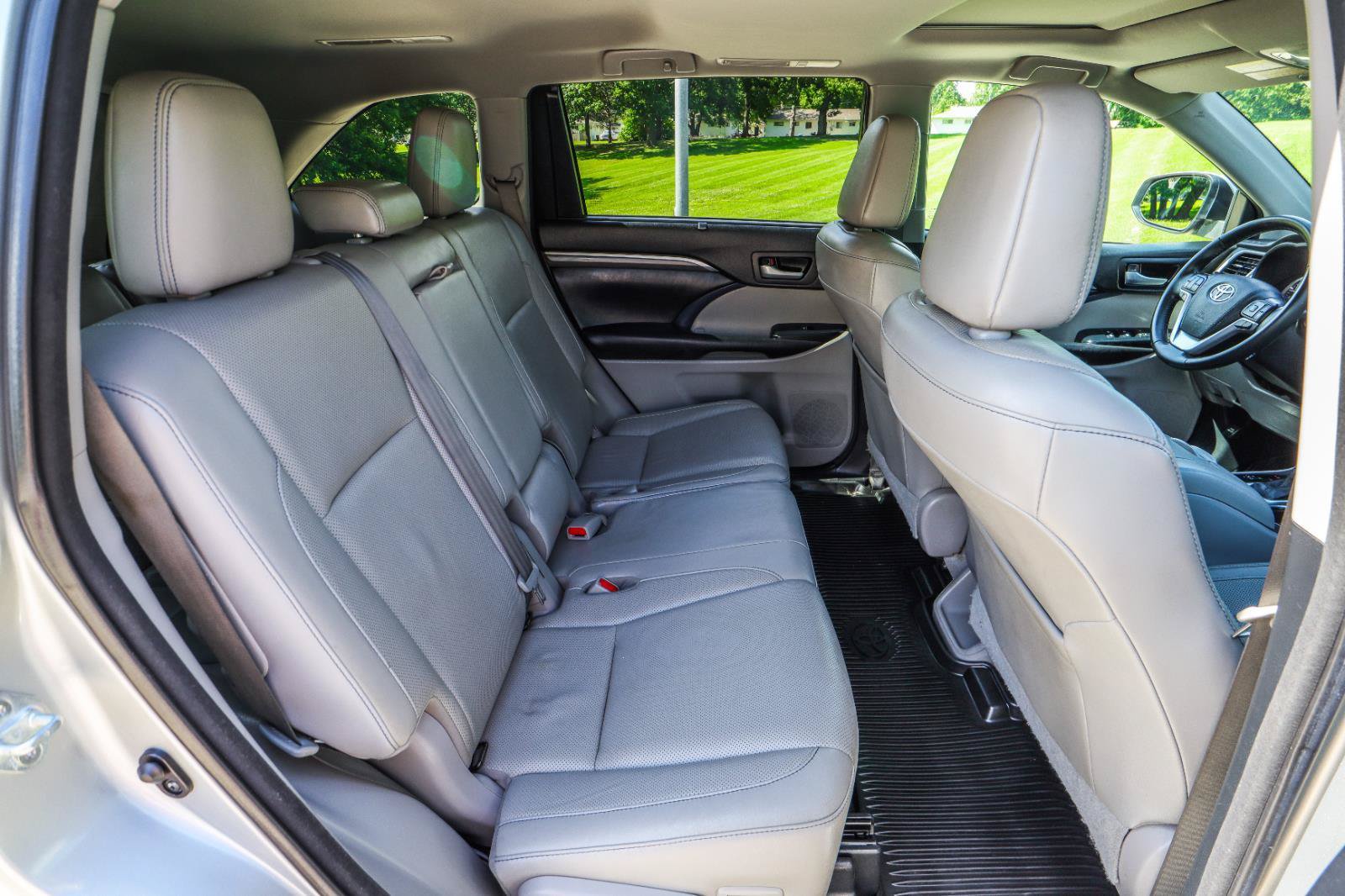 Used 2017 Toyota Highlander Limited AWD/4WD image 42