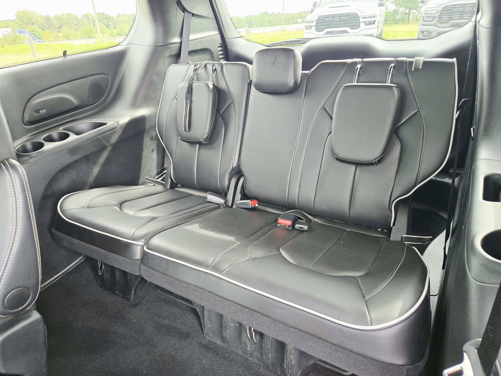 Used 2025 Chrysler Pacifica Limited FWD image 15
