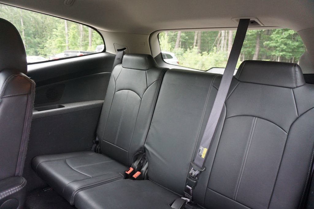 Used 2015 Chevrolet Traverse LT w/ LPO, 'HIT The Road' Package FWD image 17