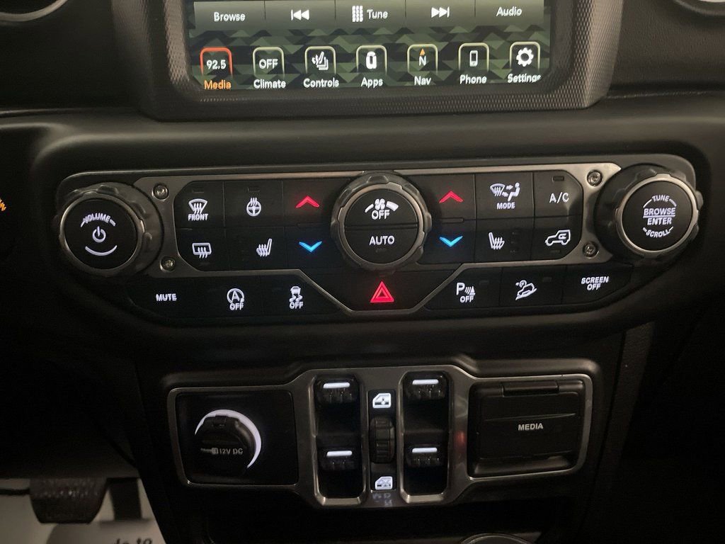 Used 2018 Jeep Wrangler Unlimited Sahara w/ Uconnect 4C Nav & Sound Group image 12