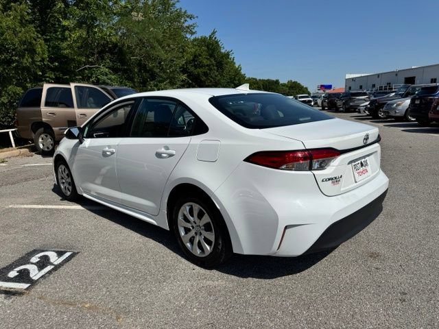 Used 2025 Toyota Corolla LE FWD image 3