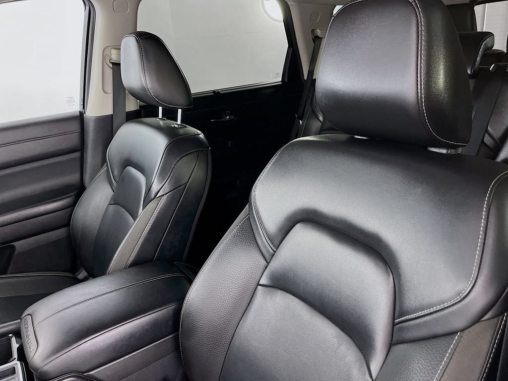 Used 2023 Nissan Pathfinder SL w/ Lighting Package (N92) FWD image 27