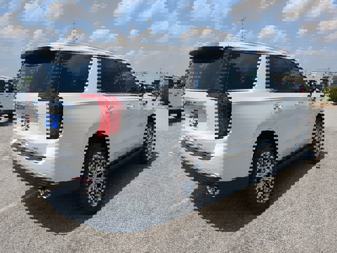 Used 2023 GMC Yukon Denali w/ Denali Reserve Package AWD/4WD image 3