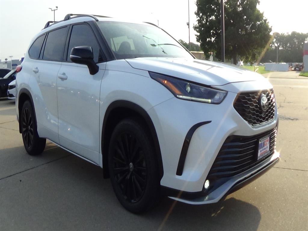 Used 2023 Toyota Highlander XSE image 4
