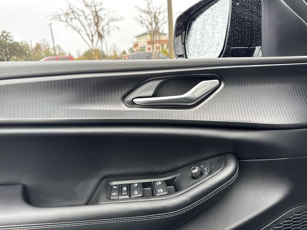 New 2025 Jeep Grand Cherokee Altitude image 12