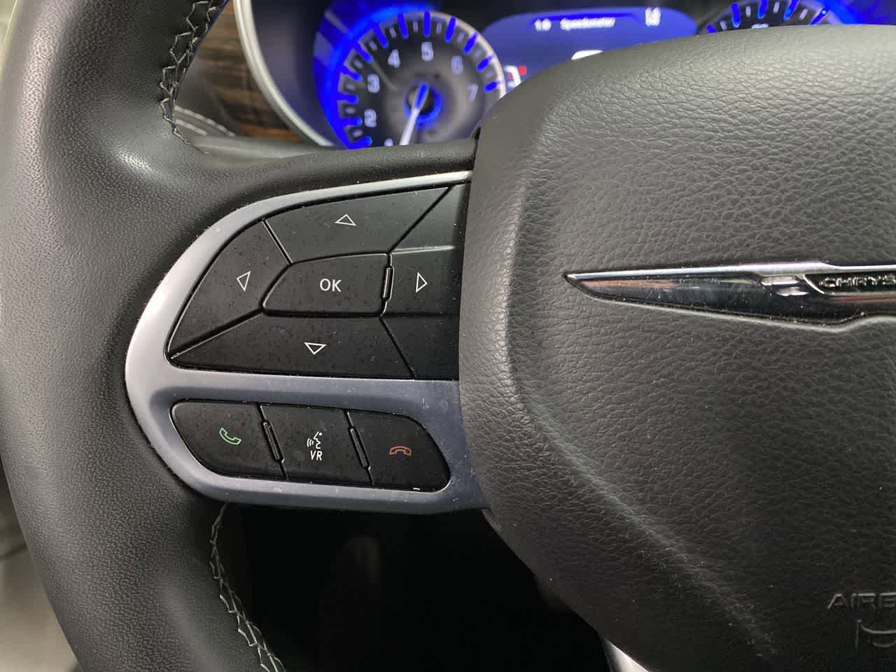 Used 2023 Chrysler Pacifica Limited FWD image 21