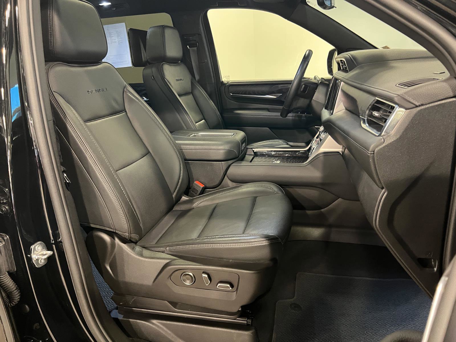 Used 2024 GMC Yukon Denali w/ Advanced Technology Package image 44