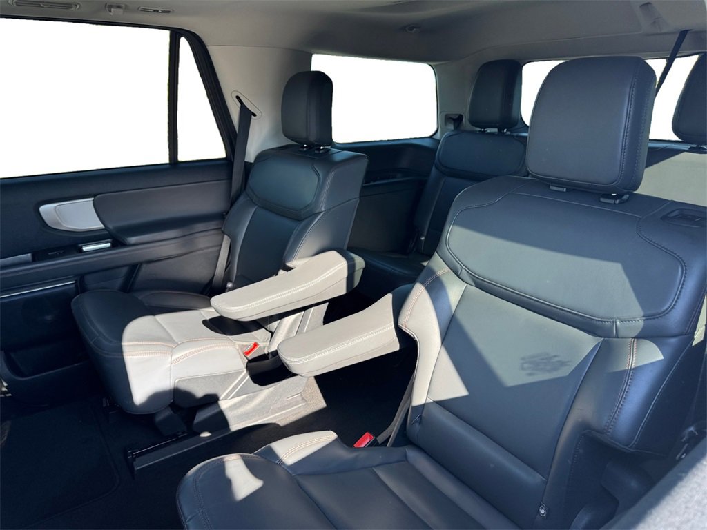 Used 2025 Ford Expedition Active image 13