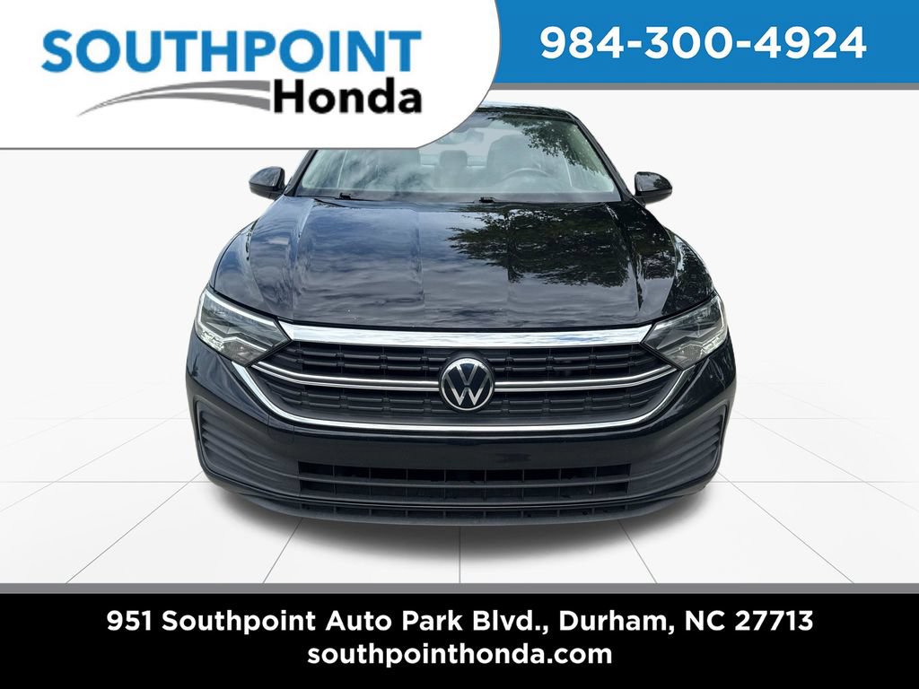 Used 2023 Volkswagen Jetta SE FWD image 2