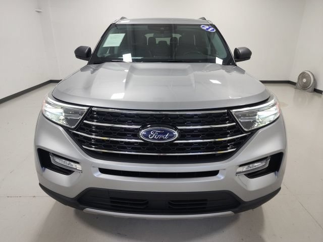 Used 2021 Ford Explorer XLT w/ Equipment Group 202A AWD/4WD image 2
