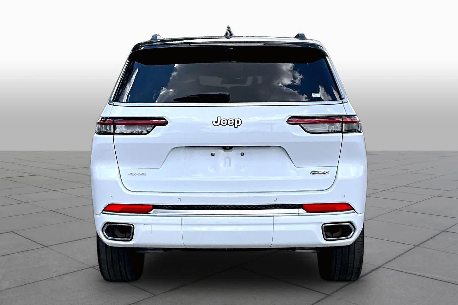Used 2024 Jeep Grand Cherokee L Summit w/ Advanced Protech Group IV AWD/4WD image 5