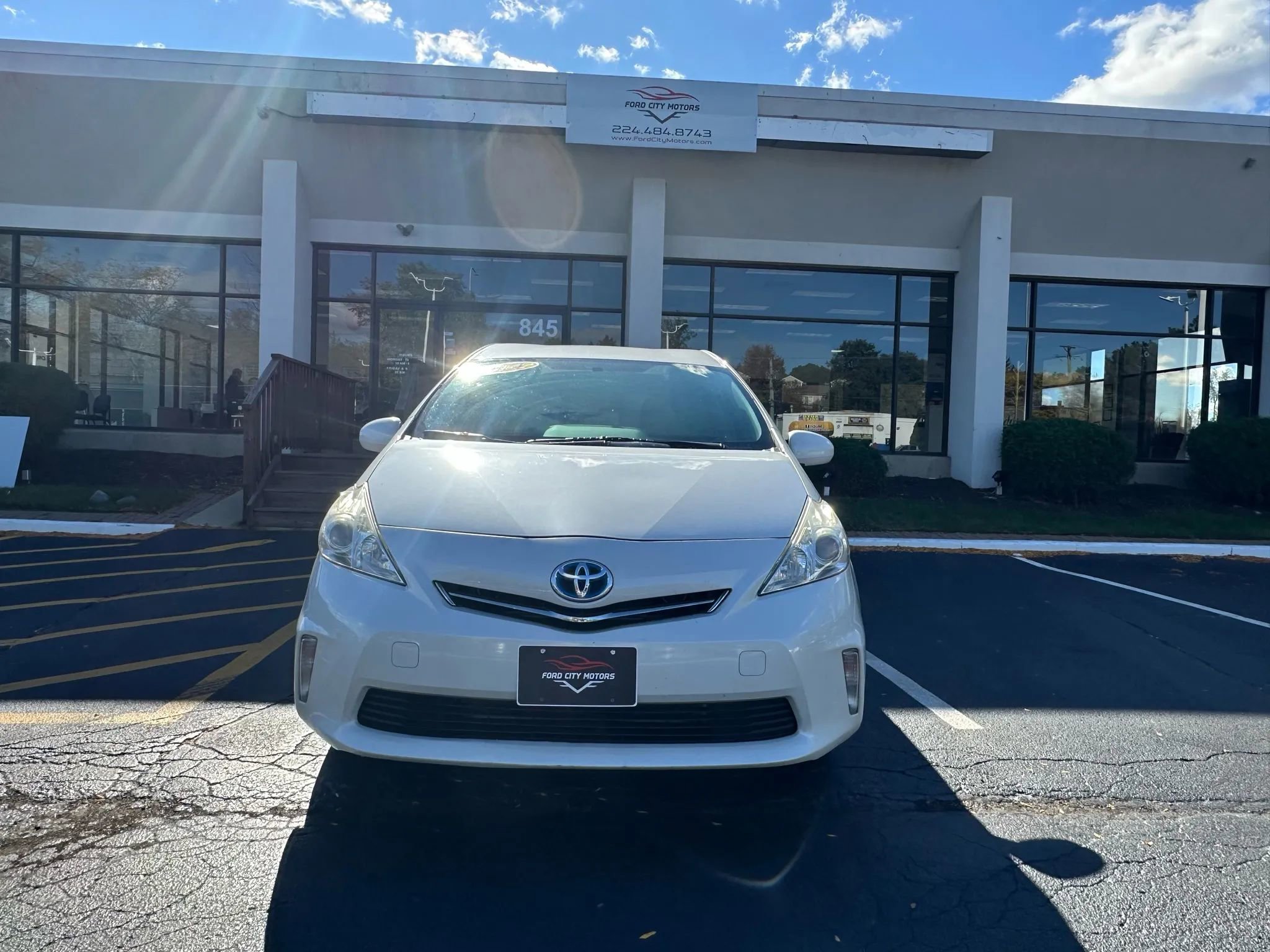 Used 2014 Toyota Prius V Two image 2