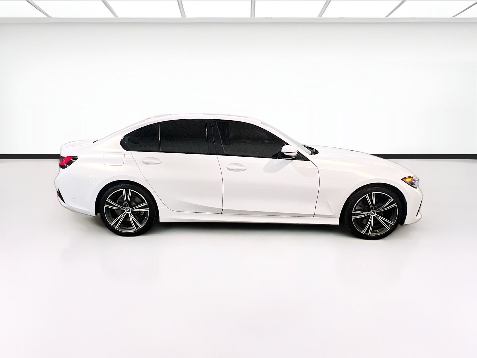 Used 2022 BMW 330i Sedan w/ Convenience Package RWD image 25