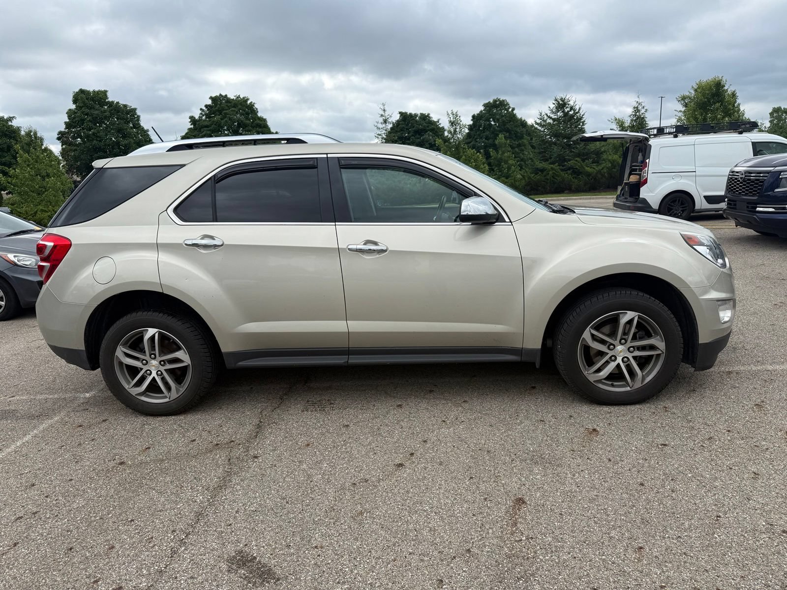 Used 2016 Chevrolet Equinox LTZ w/ Enhanced Convenience Package FWD image 4