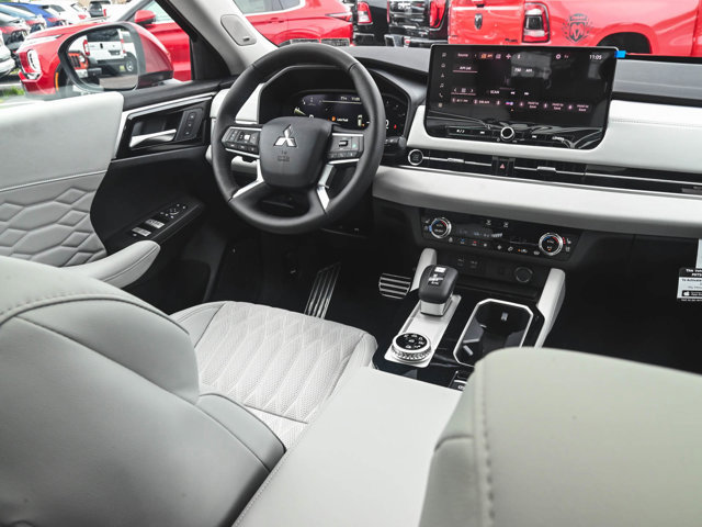 New 2025 Mitsubishi Outlander SEL image 33