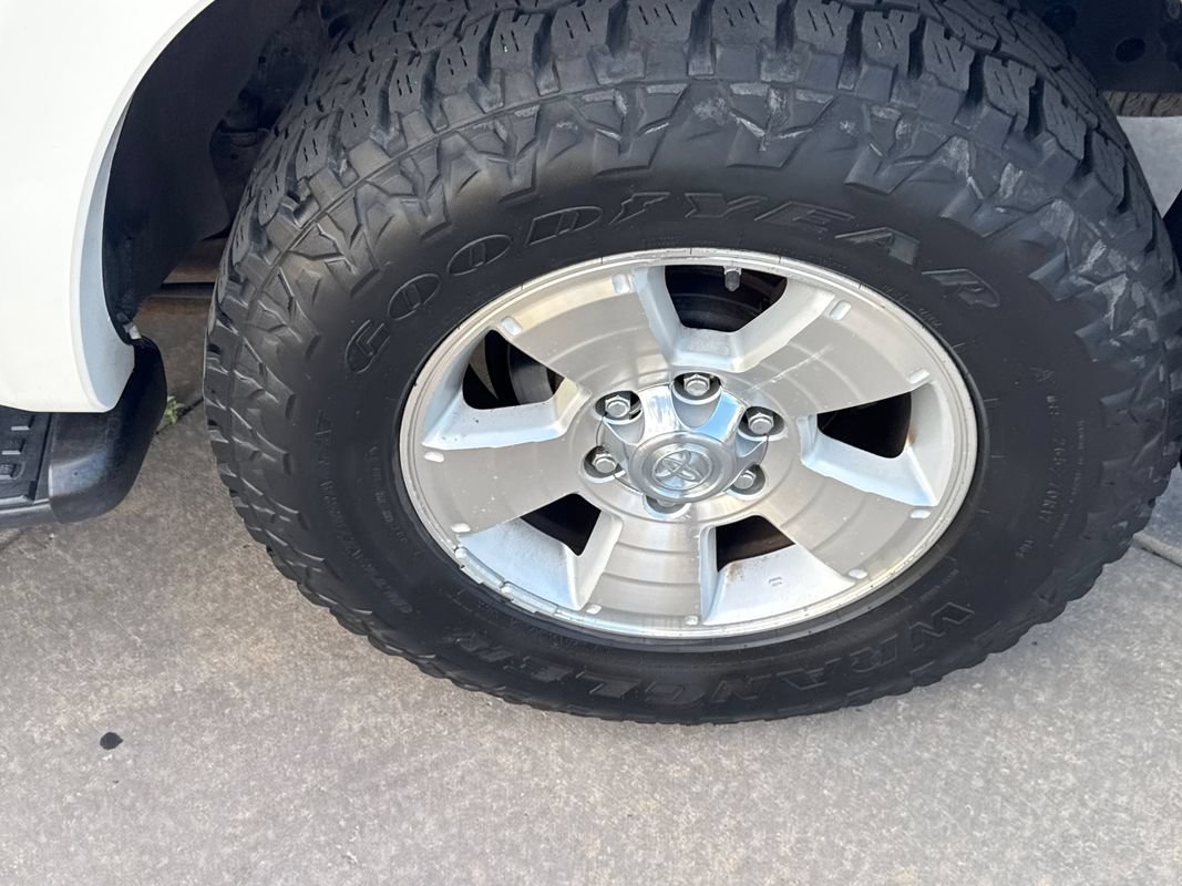 Used 2006 Toyota 4Runner SR5 AWD/4WD image 12