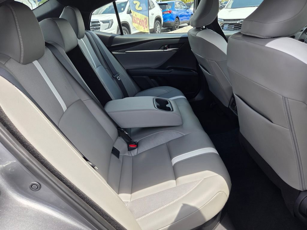 Used 2025 Toyota Camry SE FWD image 15