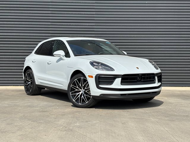 Certified 2025 Porsche Macan image 9