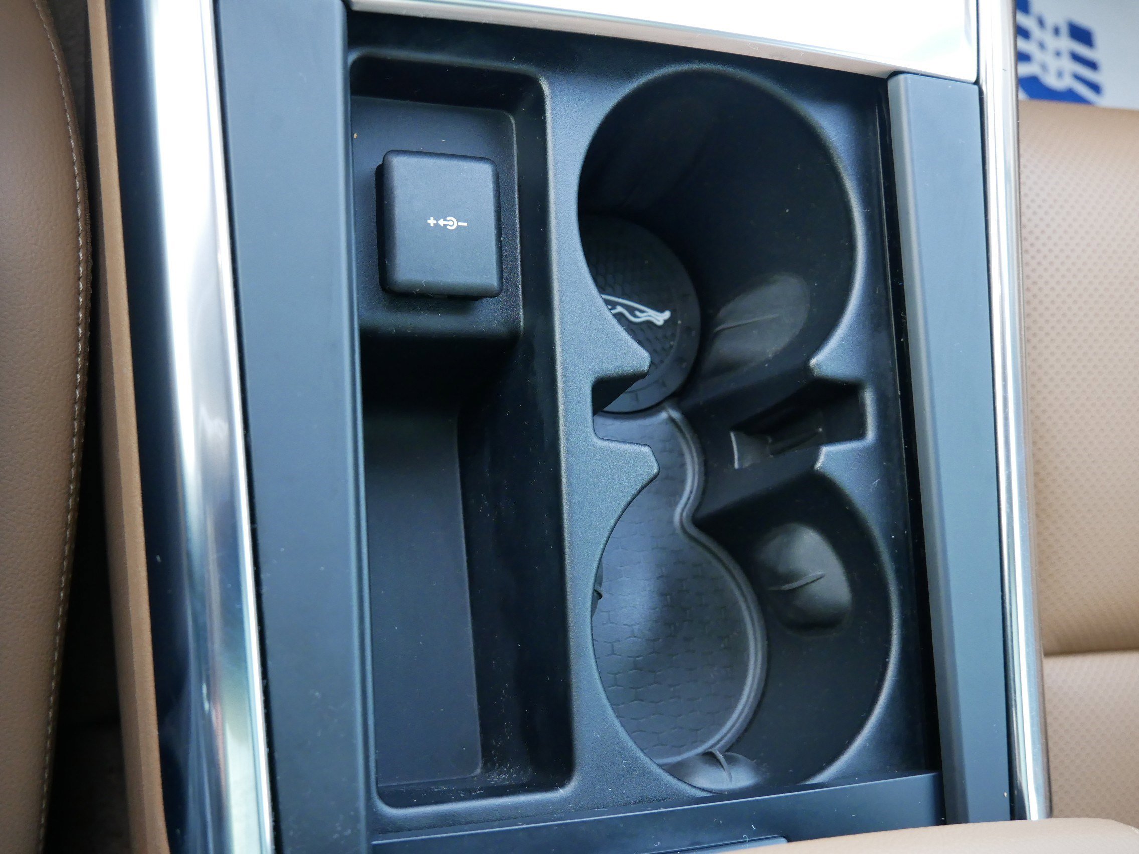 Used 2021 Jaguar XF SE image 26