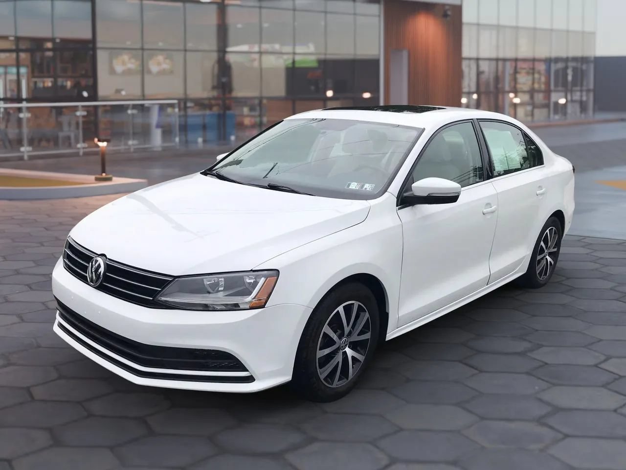 Used 2017 Volkswagen Jetta SE FWD image 6