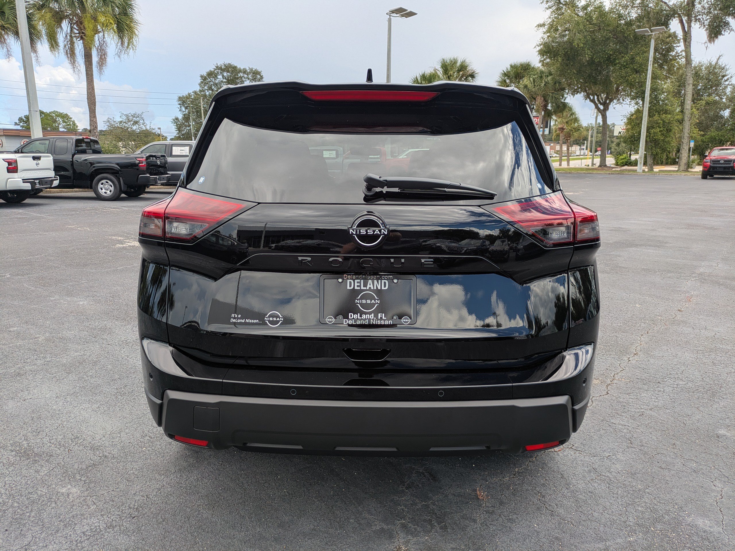 New 2026 Nissan Rogue Dark Armor FWD image 5