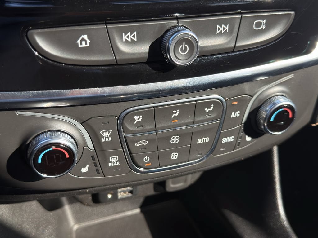 Used 2021 Chevrolet Traverse LT w/ LT Premium Package FWD image 30