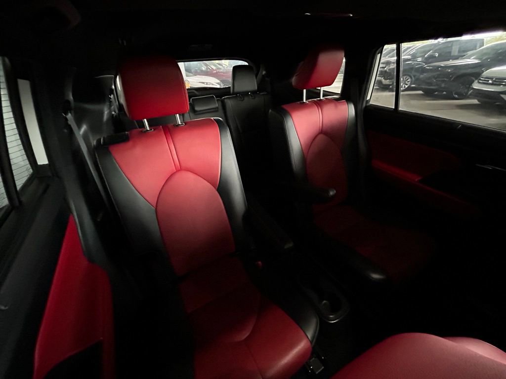 Used 2022 Toyota Highlander XSE image 32